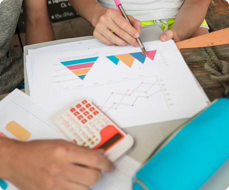 Illustration of kids discovering ideas